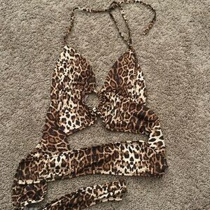 Women’s cheetah print halter top
